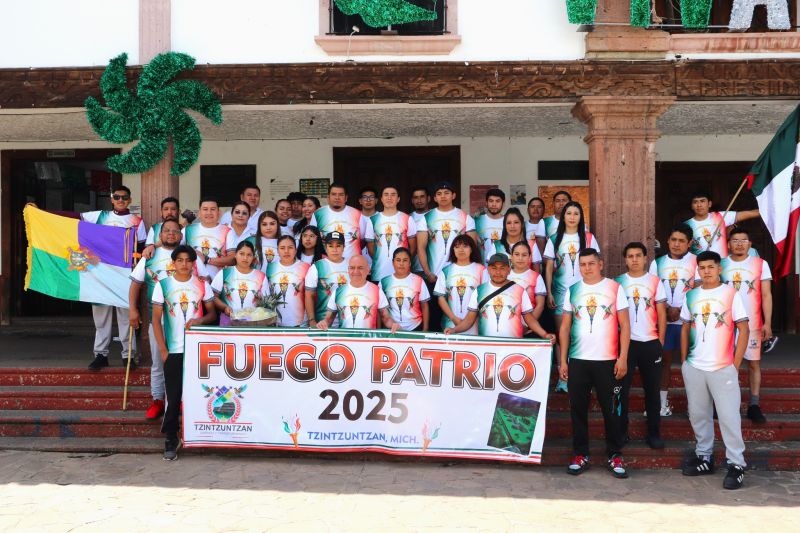 Tzintzuntzan recibe el Fuego Patrio en Dolores Hidalgo